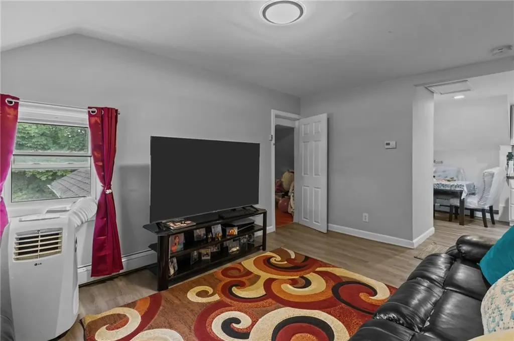 31 33 Bancroft Street Providence RI 02909