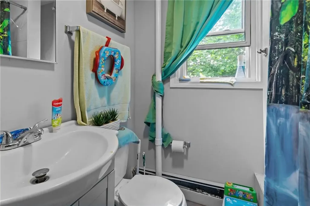 31 33 Bancroft Street Providence RI 02909