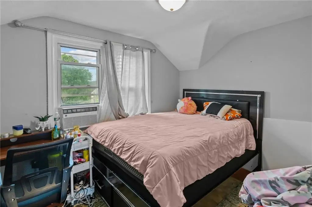 31 33 Bancroft Street Providence RI 02909