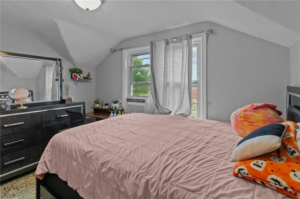 31 33 Bancroft Street Providence RI 02909