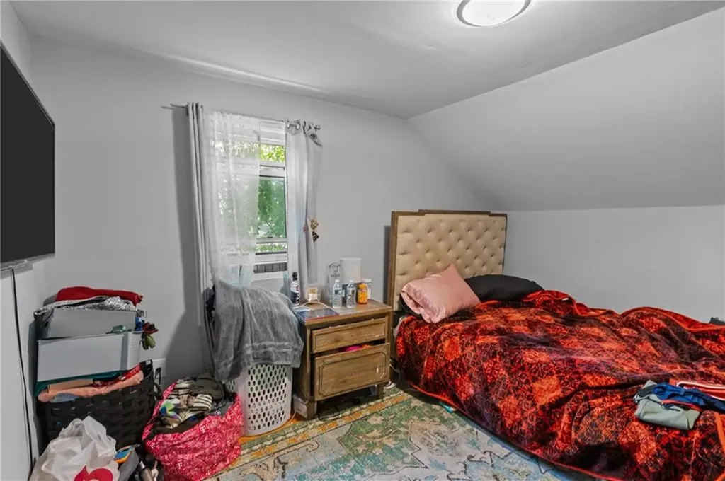 31 33 Bancroft Street Providence RI 02909