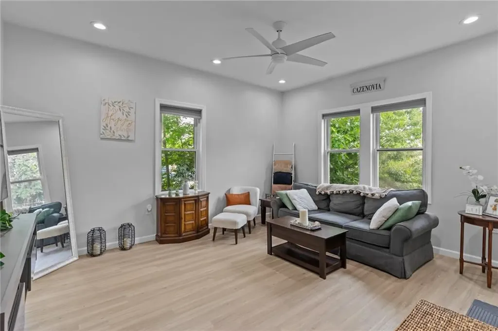 31 33 Bancroft Street Providence RI 02909