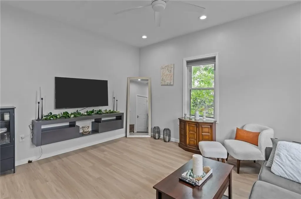 31 33 Bancroft Street Providence RI 02909