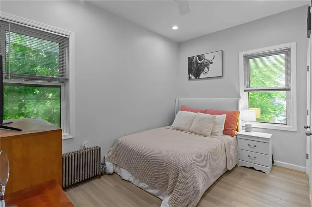 31 33 Bancroft Street Providence RI 02909