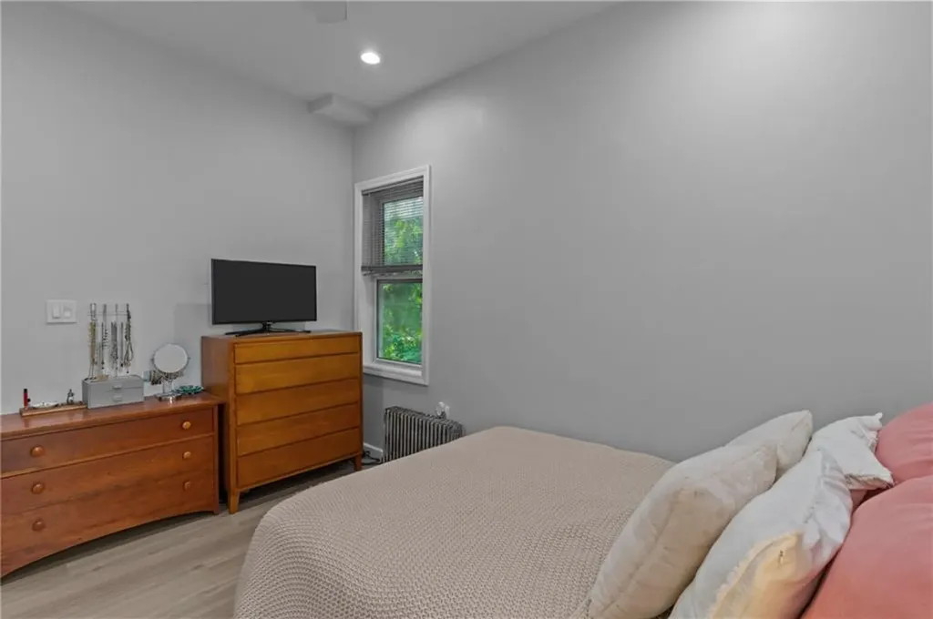 31 33 Bancroft Street Providence RI 02909