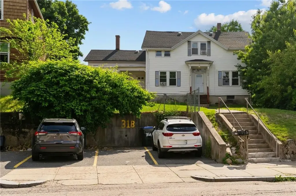 31 33 Bancroft Street Providence RI 02909
