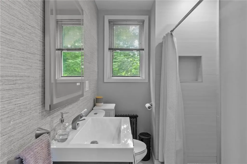 31 33 Bancroft Street Providence RI 02909
