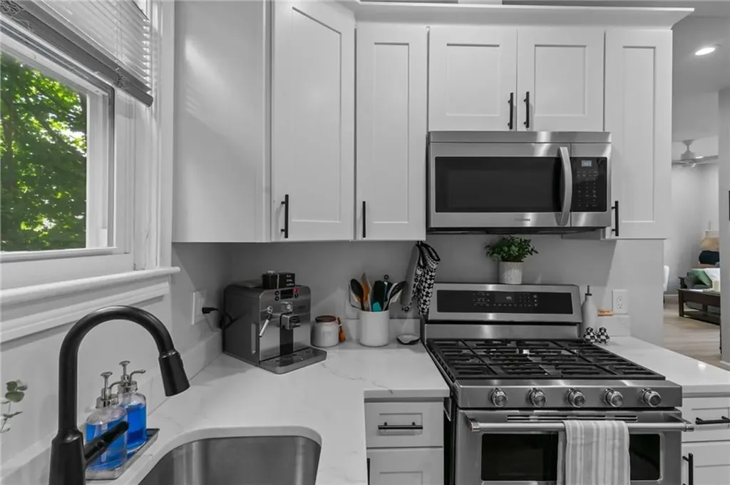 31 33 Bancroft Street Providence RI 02909