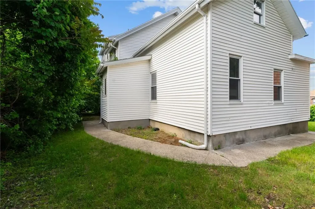 31 33 Bancroft Street Providence RI 02909