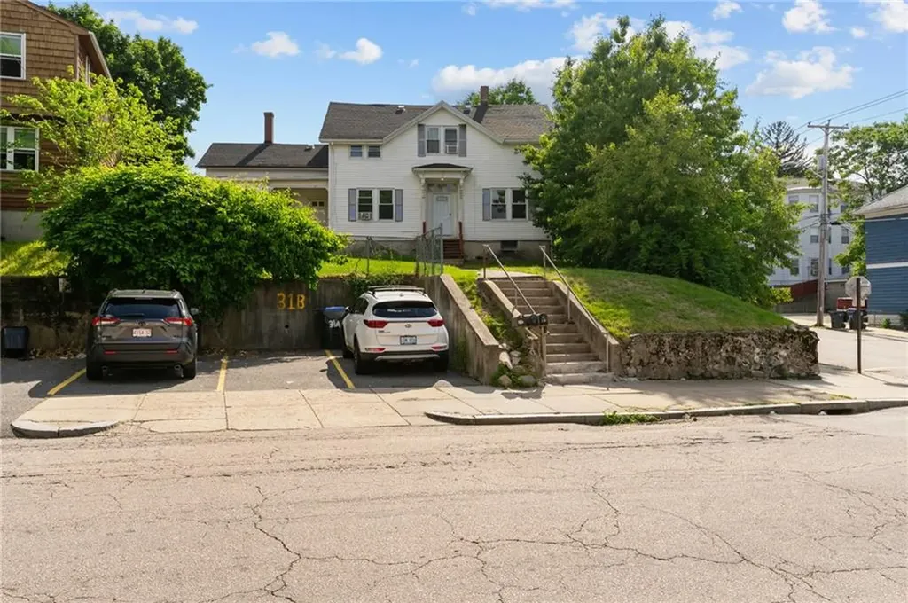 31 33 Bancroft Street Providence RI 02909