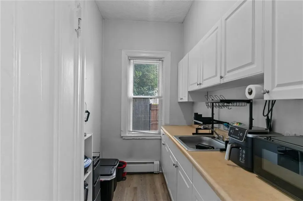 31 33 Bancroft Street Providence RI 02909