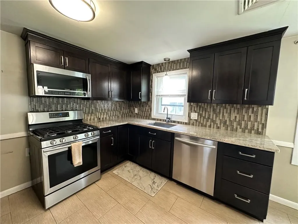 39 Gorham Avenue Warwick RI 02886