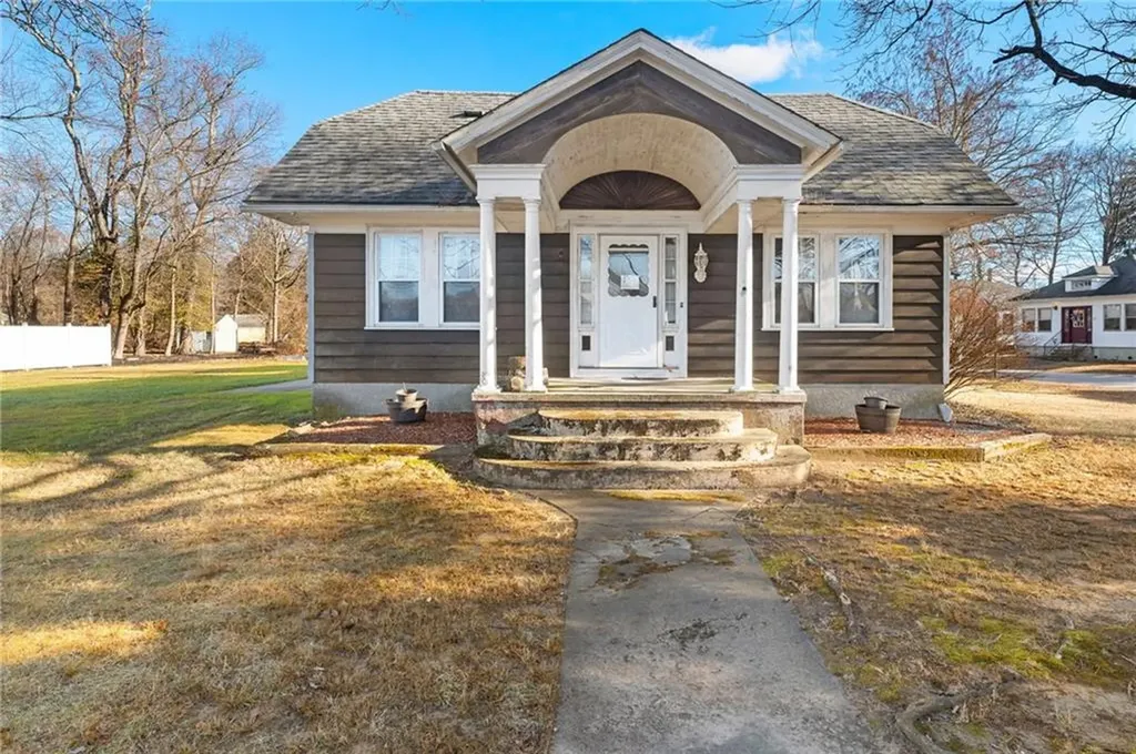 133 New London Avenue Warwick RI 02886