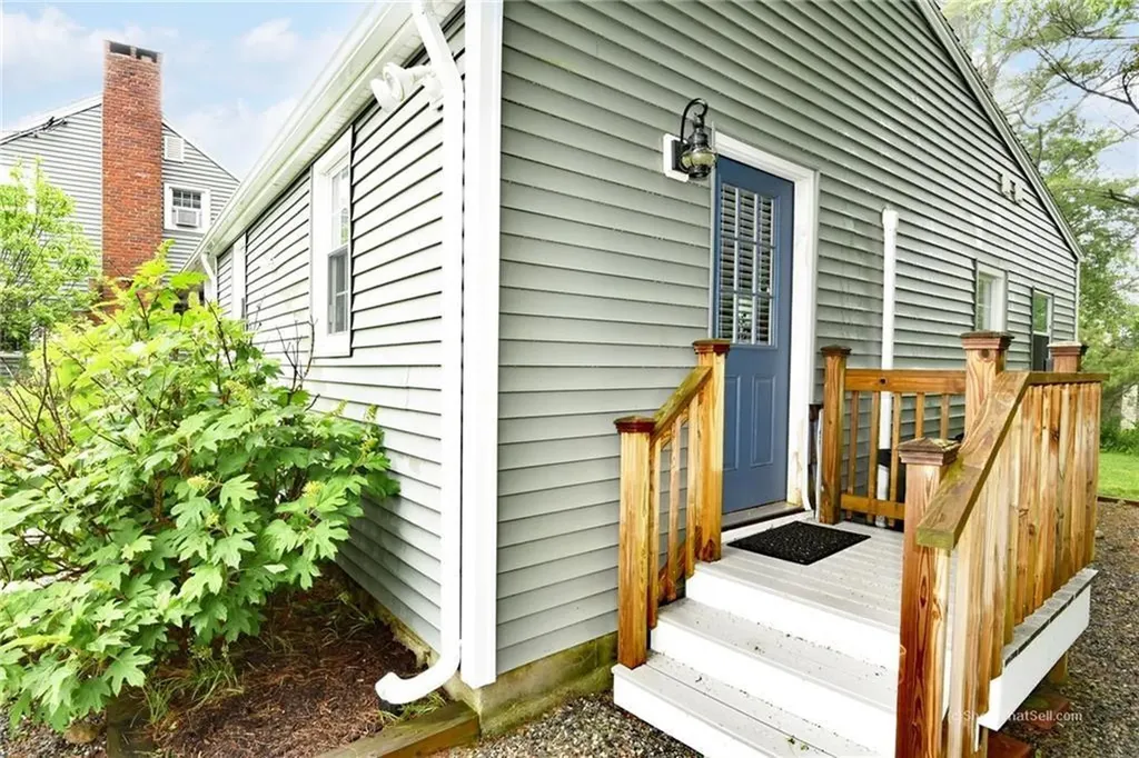 17 Melbourne Drive Narragansett RI 02882