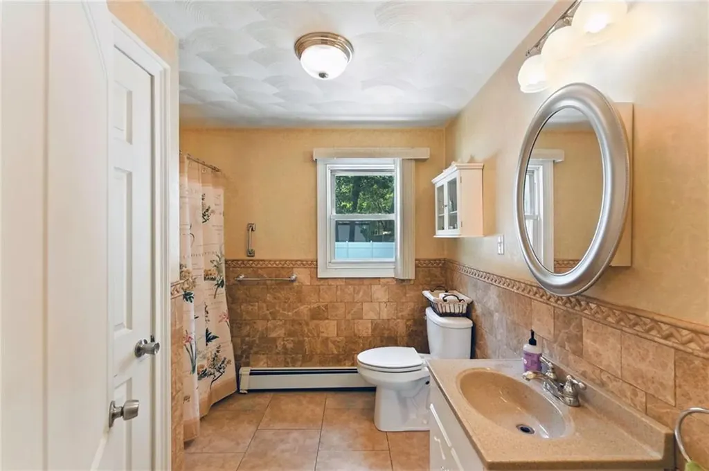 170 Reynolds Avenue Warwick RI 02889