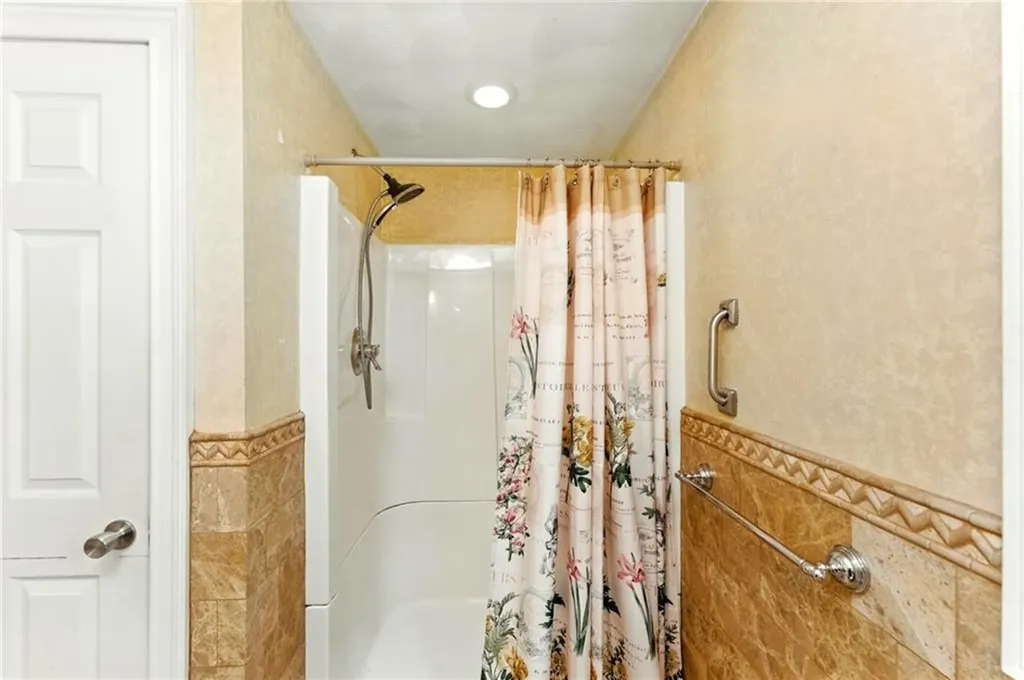 170 Reynolds Avenue Warwick RI 02889
