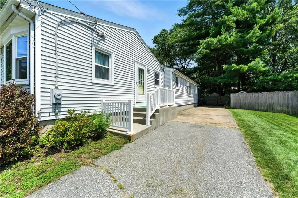 170 Reynolds Avenue Warwick RI 02889