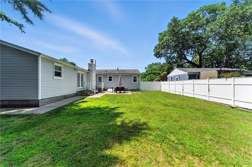 170 Reynolds Avenue Warwick RI 02889