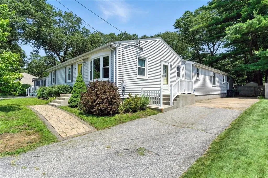 170 Reynolds Avenue Warwick RI 02889