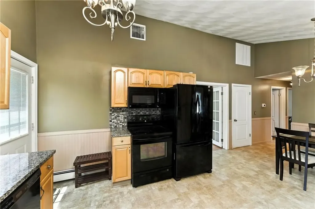 170 Reynolds Avenue Warwick RI 02889