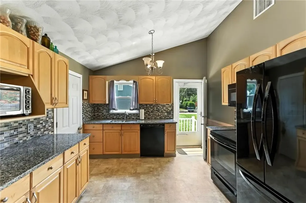 170 Reynolds Avenue Warwick RI 02889