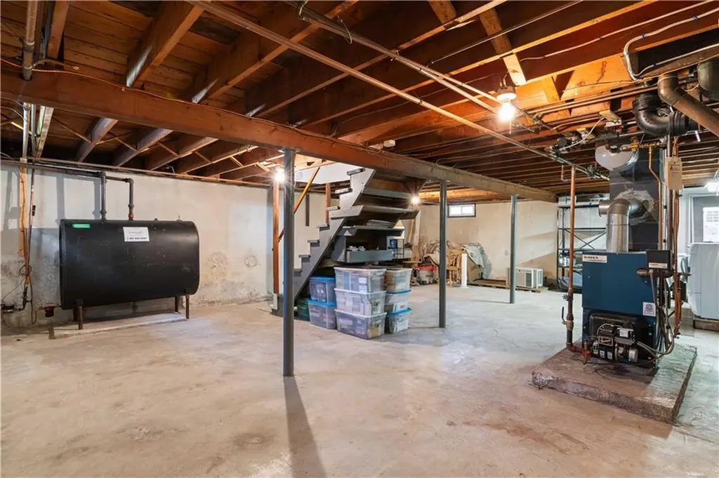 19 Hillside Avenue Newport RI 02840