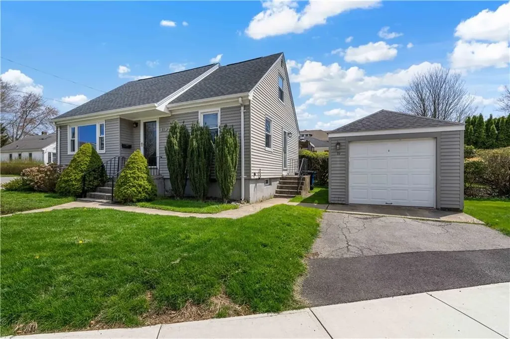 19 Hillside Avenue Newport RI 02840