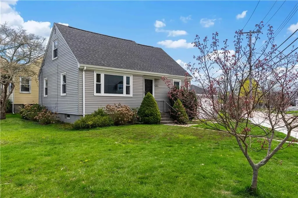 19 Hillside Avenue Newport RI 02840