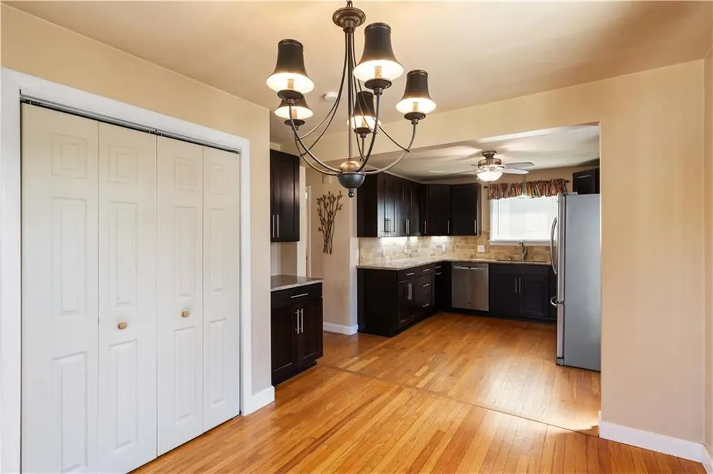 19 Hillside Avenue Newport RI 02840