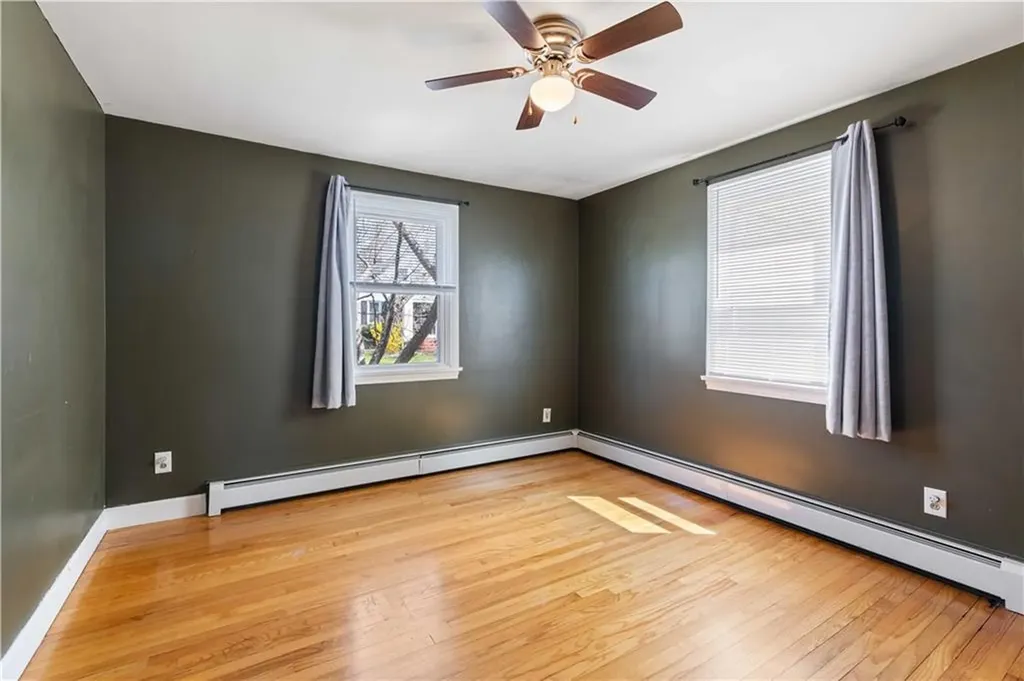 19 Hillside Avenue Newport RI 02840