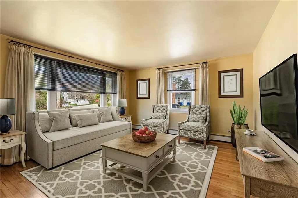 19 Hillside Avenue Newport RI 02840