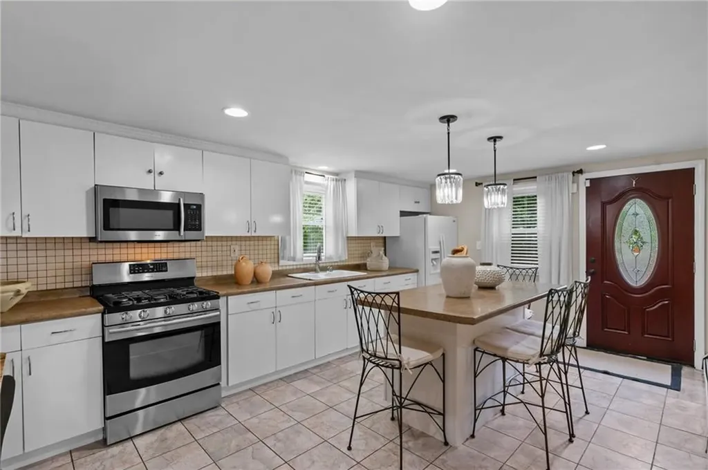 70 Palm Boulevard Warwick RI 02888