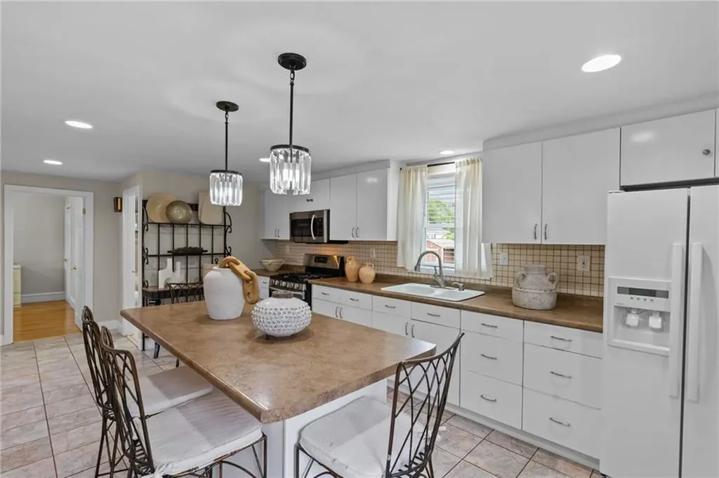 70 Palm Boulevard Warwick RI 02888