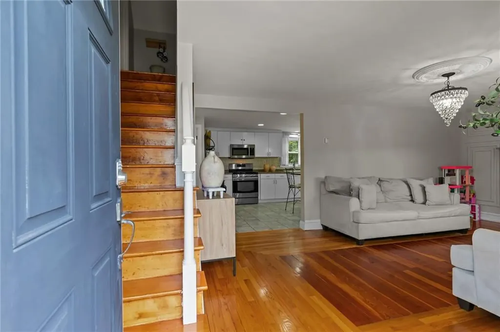 70 Palm Boulevard Warwick RI 02888