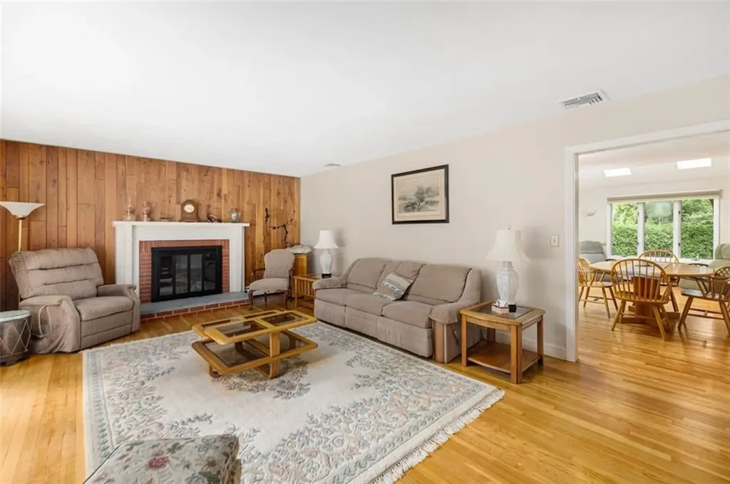 81 Edmond Drive Warwick RI 02886