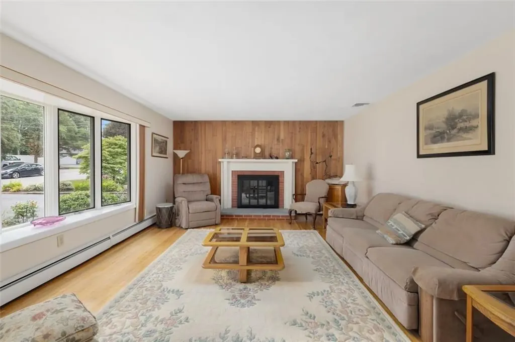81 Edmond Drive Warwick RI 02886