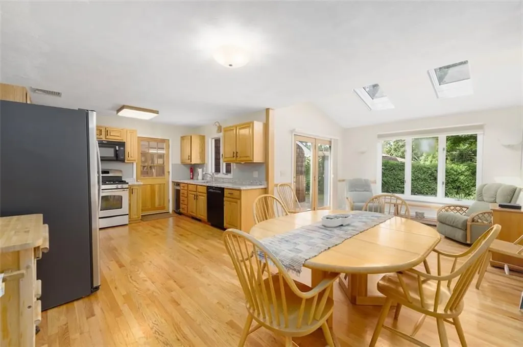 81 Edmond Drive Warwick RI 02886