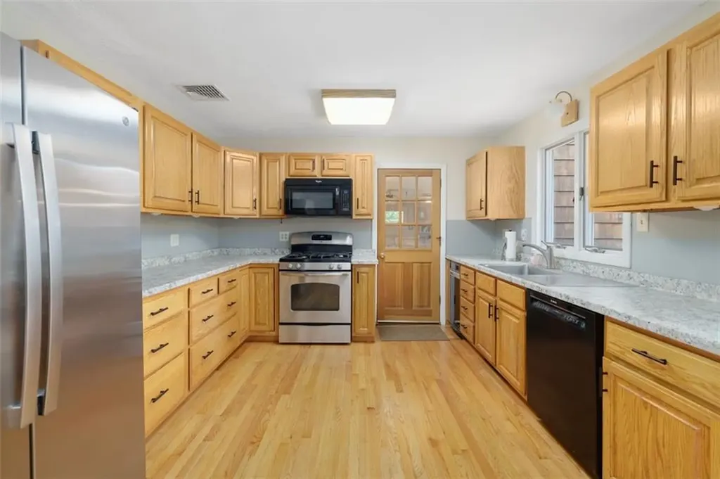 81 Edmond Drive Warwick RI 02886