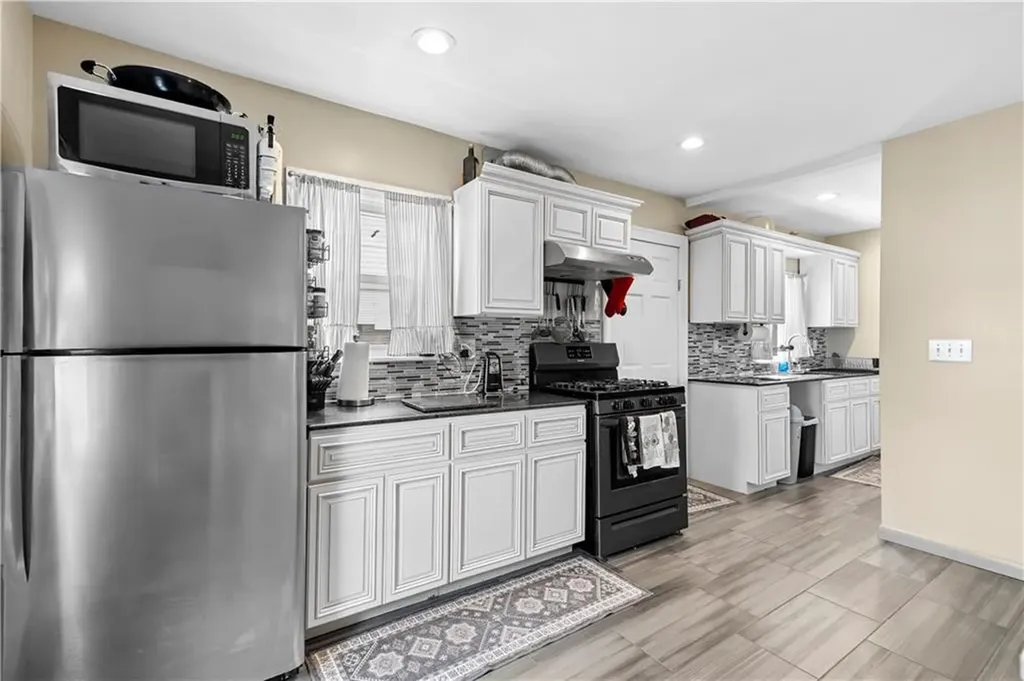 12 Searle Street Providence RI 02905
