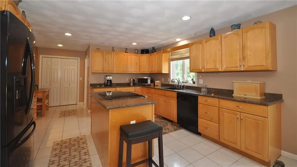 83 Rolling Hill Drive Exeter RI 02822
