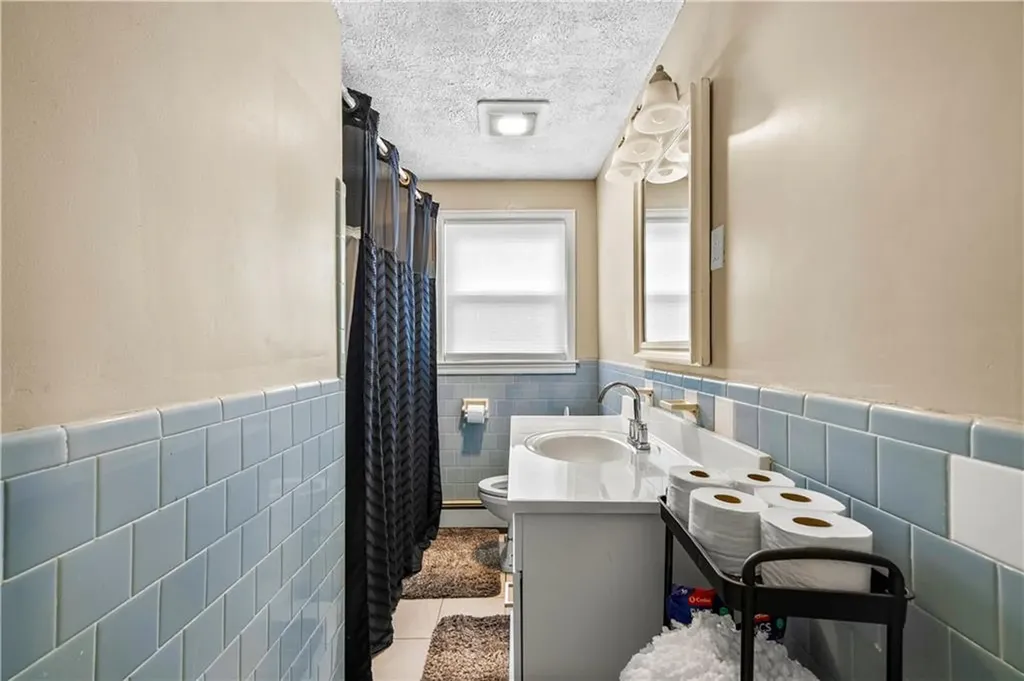 182 Norfolk Avenue Pawtucket RI 02861