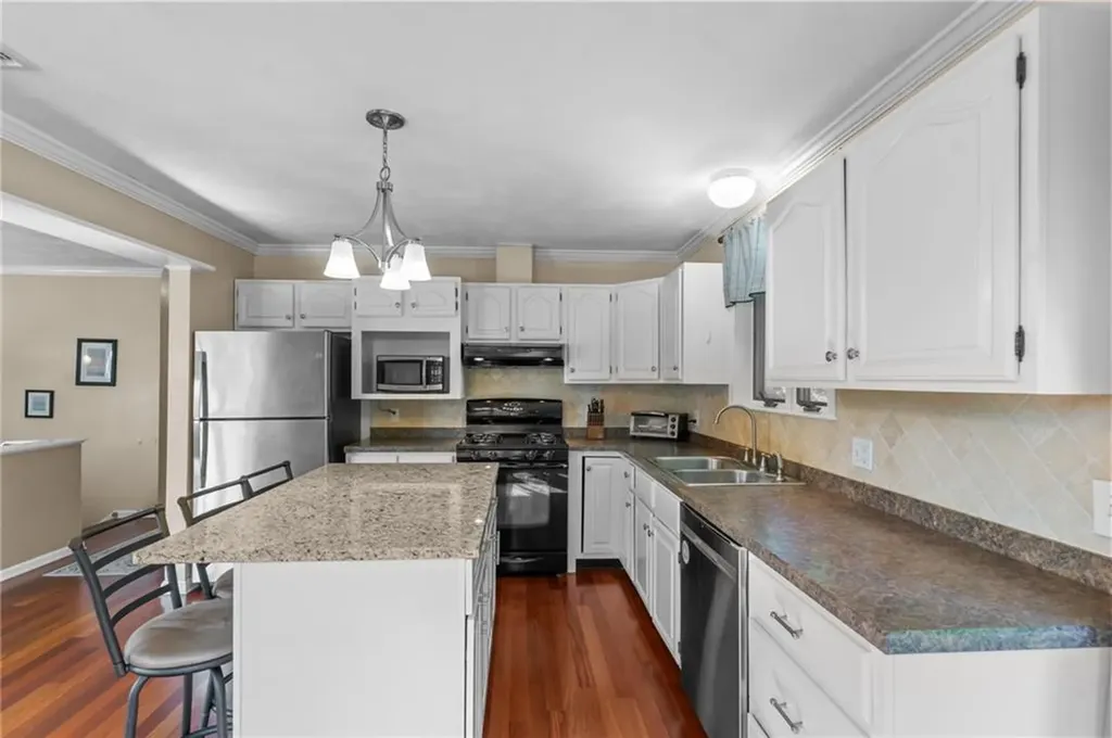 81 Pender Avenue Warwick RI 02889