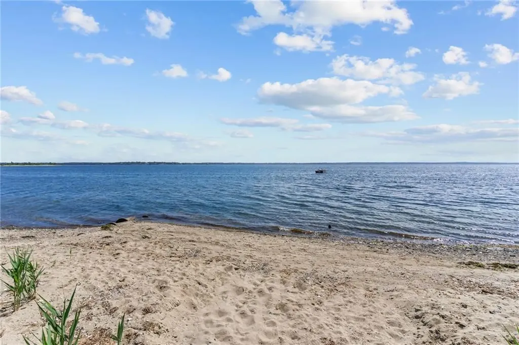 81 Pender Avenue Warwick RI 02889