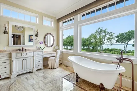 272 Carnegie Harbor Drive Portsmouth RI 02871