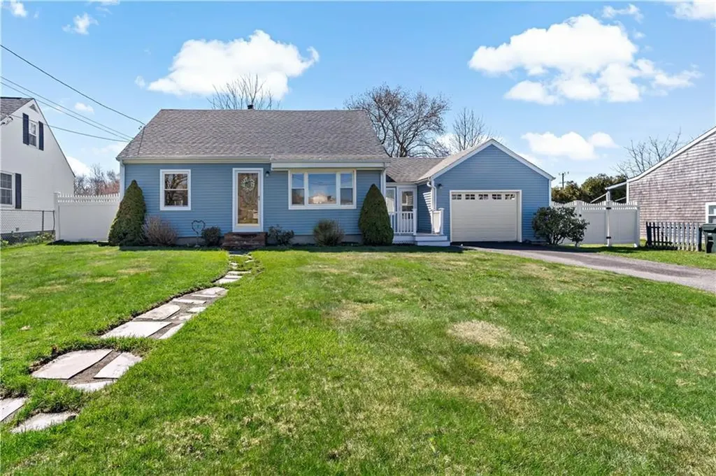 5 Street Theresa Avenue Bristol RI 02809