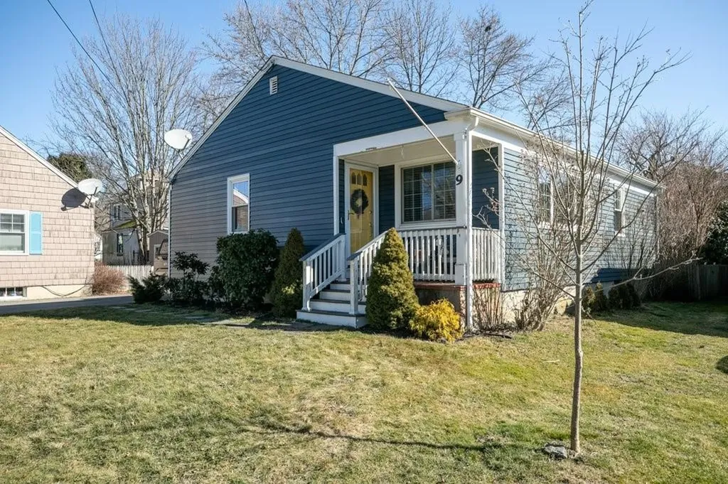9 Hillside Avenue Newport RI 02840