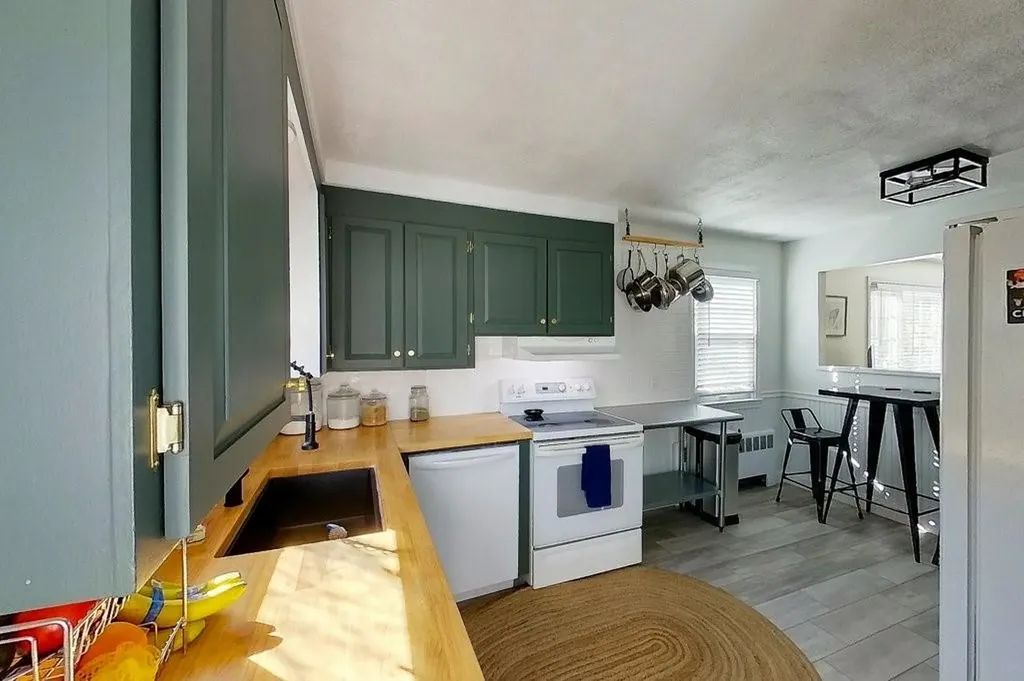9 Hillside Avenue Newport RI 02840