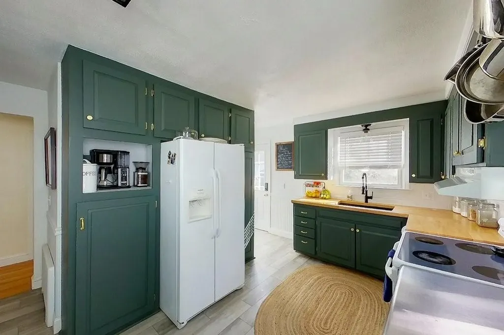 9 Hillside Avenue Newport RI 02840