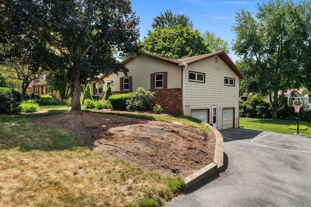 83 Quaker Drive West Warwick RI 02893