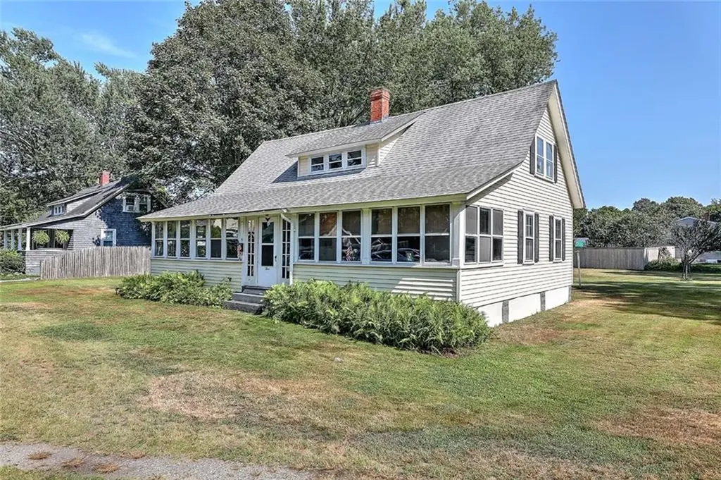5 Pettee Avenue North Kingstown RI 02852